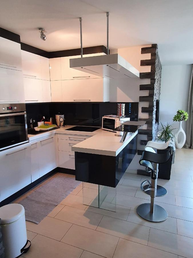 Lucia Exclusive With Parking In The Garage Apartment โปเรช ภายนอก รูปภาพ