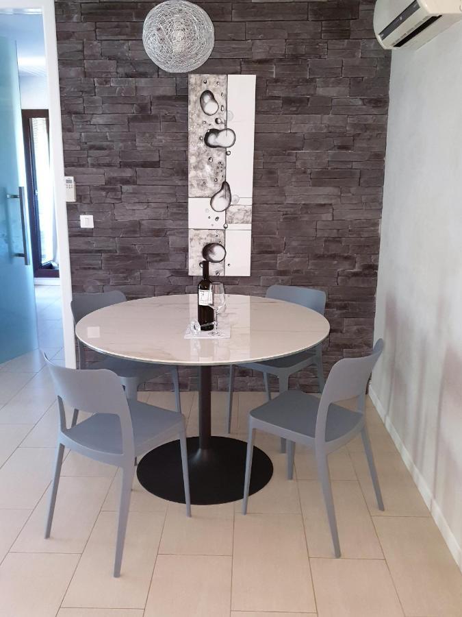 Lucia Exclusive With Parking In The Garage Apartment โปเรช ภายนอก รูปภาพ
