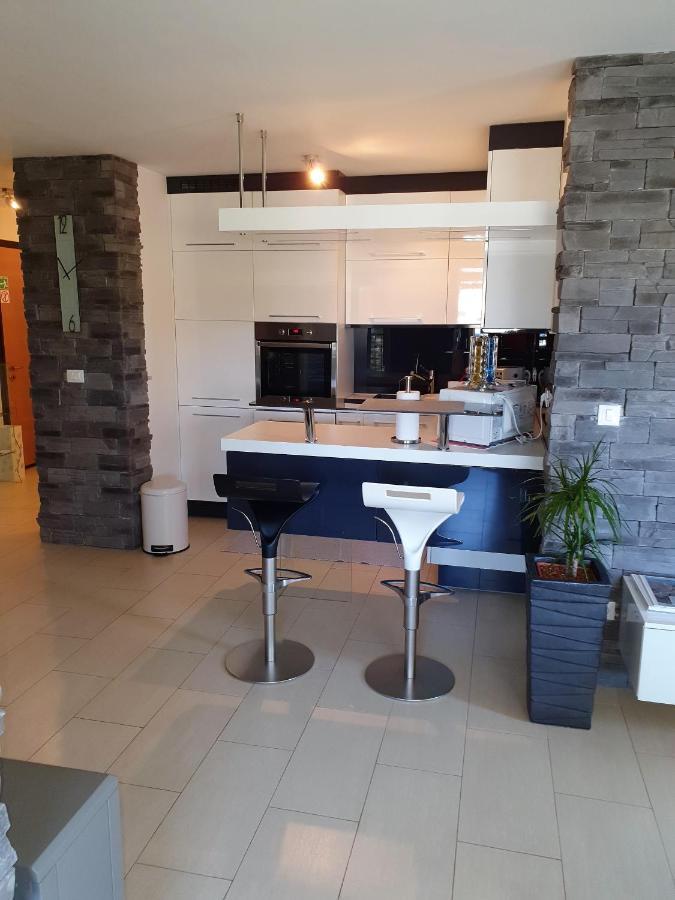Lucia Exclusive With Parking In The Garage Apartment โปเรช ภายนอก รูปภาพ