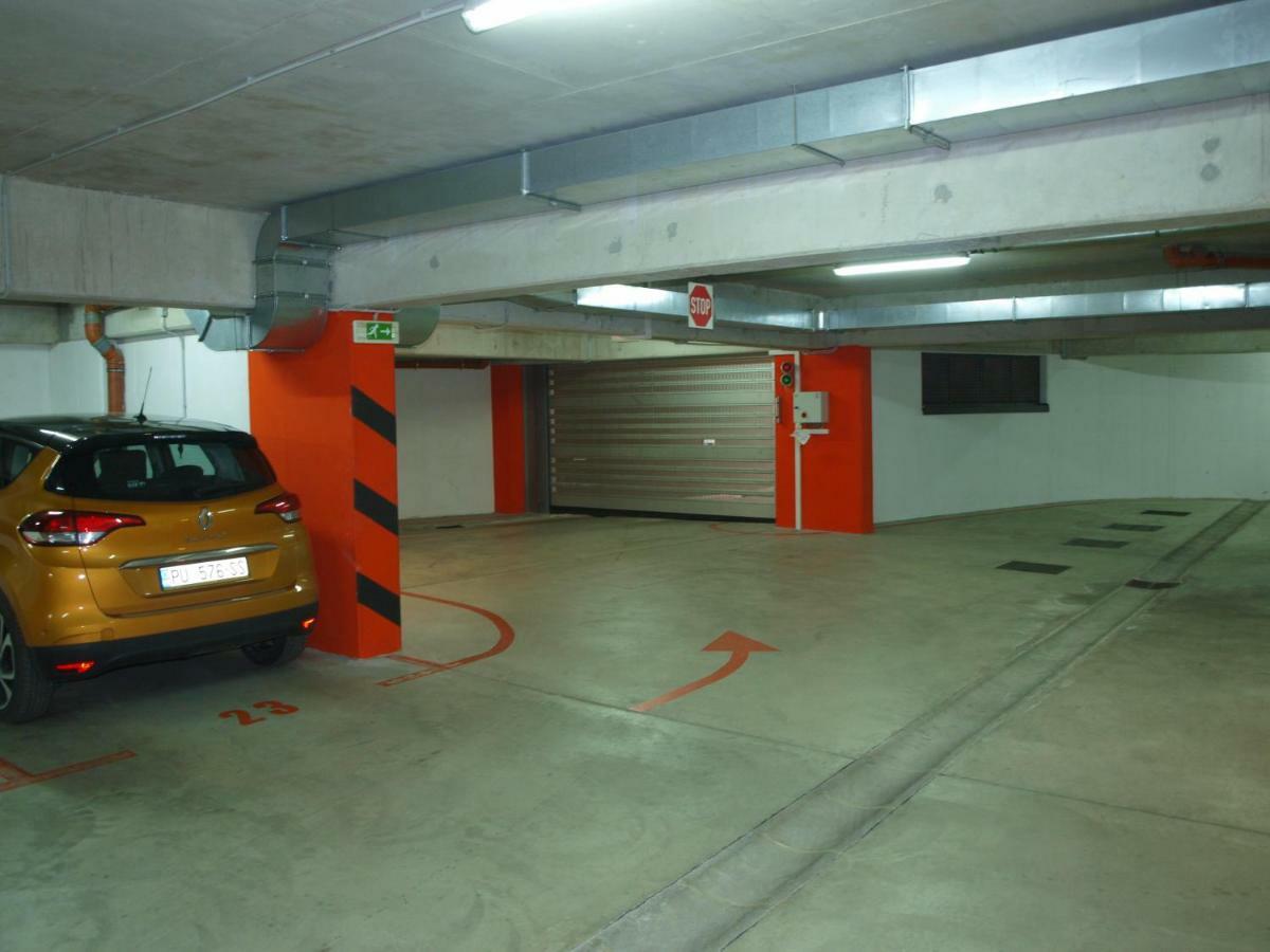 Lucia Exclusive With Parking In The Garage Apartment โปเรช ภายนอก รูปภาพ